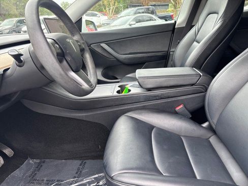 Used 2021 Tesla Model Y Long Range image 9