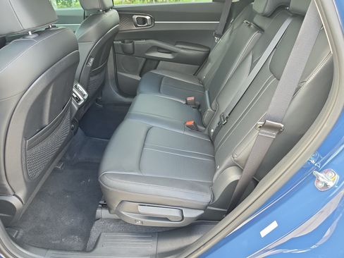 Certified 2025 Kia Sorento S FWD image 16