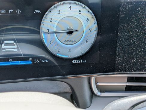 Used 2024 Hyundai Elantra SEL FWD image 27