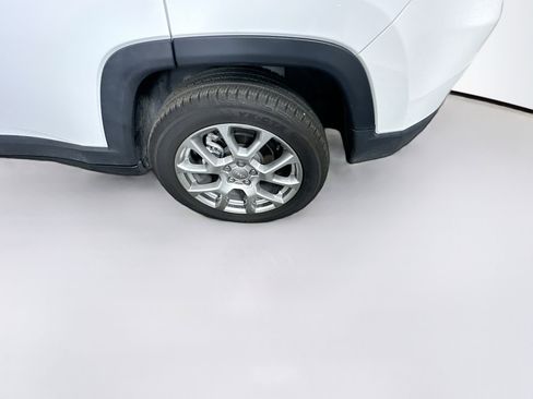 Used 2022 Jeep Compass Latitude w/ Sun and Sound Group AWD/4WD image 11