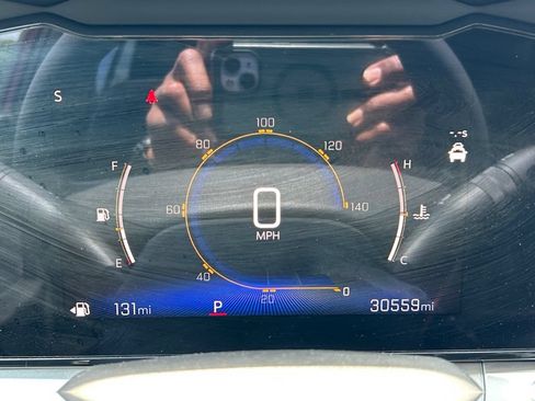 Used 2025 Chevrolet Trax LT FWD image 24