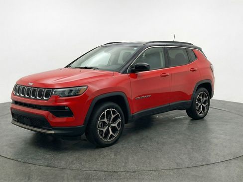 Used 2025 Jeep Compass Limited image 3