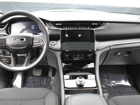 Used 2024 Jeep Grand Cherokee Laredo X w/ Trailer Tow Package image 9