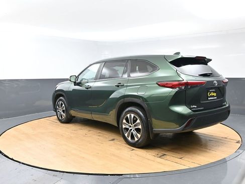 Used 2023 Toyota Highlander XLE image 8