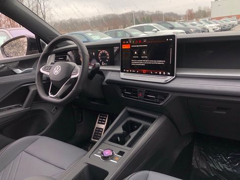 New 2026 Volkswagen Tiguan SE R-Line image 18