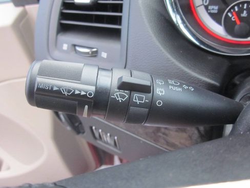 Used 2011 Dodge Grand Caravan Crew w/ Entertainment Group 1 FWD image 31