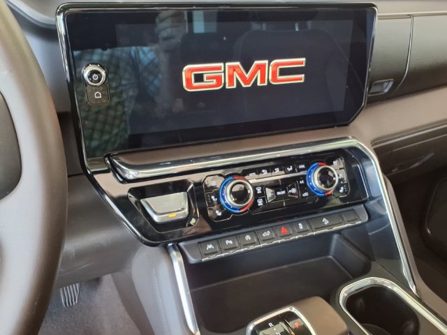 Used 2025 GMC Sierra 1500 Denali w/ Denali Reserve Package AWD/4WD image 12