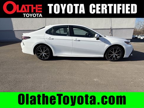 Used 2023 Toyota Camry SE image 1