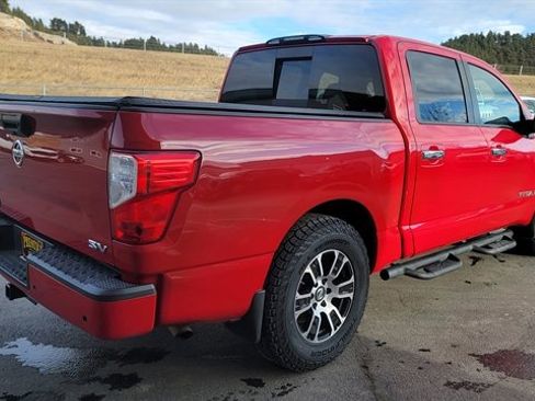 Used 2021 Nissan Titan SV w/ Accessory Utility Package image 5