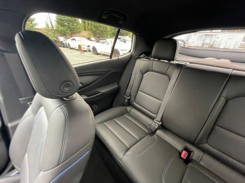 Used 2025 Buick Envista Sport Touring image 38