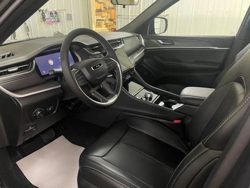 New 2025 Jeep Grand Cherokee L Limited image 8