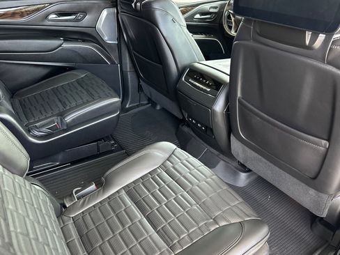 Used 2024 Cadillac Escalade ESV Sport Platinum w/ LPO, ONYX Package AWD/4WD image 35
