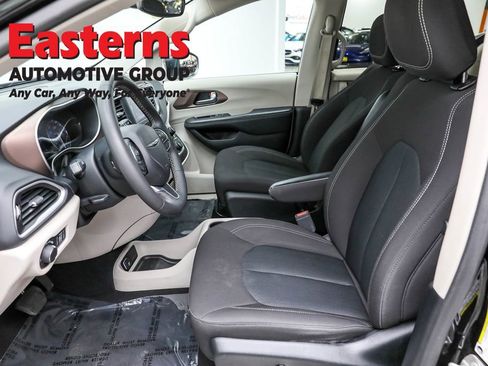 Used 2024 Chrysler Voyager LX image 14