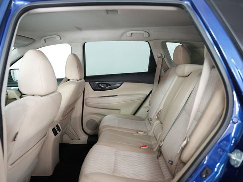 Used 2018 Nissan Rogue SV image 36