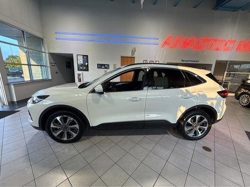 Used 2024 Ford Escape Platinum AWD/4WD image 8