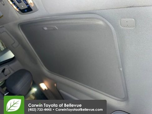 Used 2024 Toyota Sienna Limited image 21