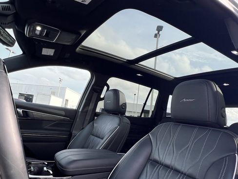 Certified 2025 Buick Enclave Avenir image 14