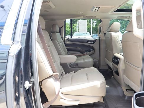 Used 2018 Chevrolet Suburban Premier AWD/4WD image 39