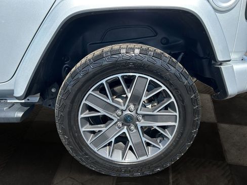 Used 2024 Jeep Wrangler High Altitude image 11