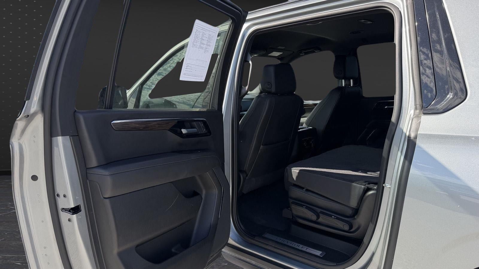 Used 2025 Chevrolet Suburban Z71 AWD/4WD image 18