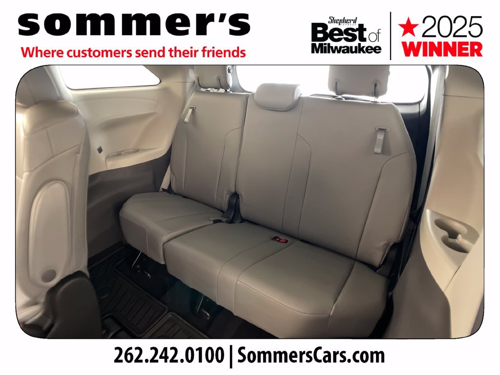 Used 2022 Toyota Sienna XLE FWD image 26