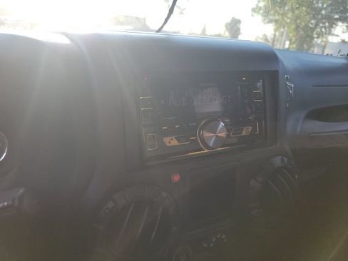 Used 2018 Jeep Wrangler Sport w/ Connectivity Group AWD/4WD image 14