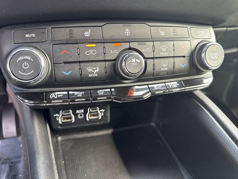 Used 2025 Dodge Durango GT RWD image 29