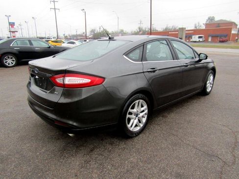Used 2016 Ford Fusion SE FWD image 11