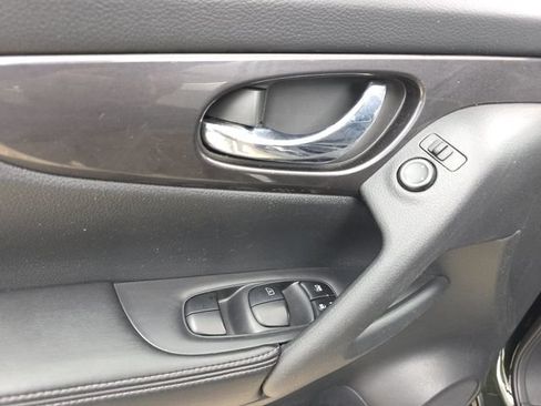 Used 2020 Nissan Rogue SV AWD/4WD image 27