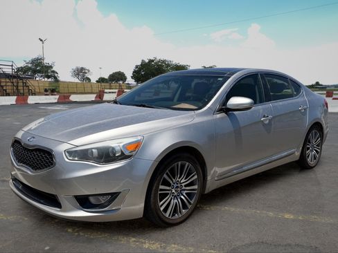 Used 2014 Kia Cadenza Premium w/ Luxury Package FWD image 5