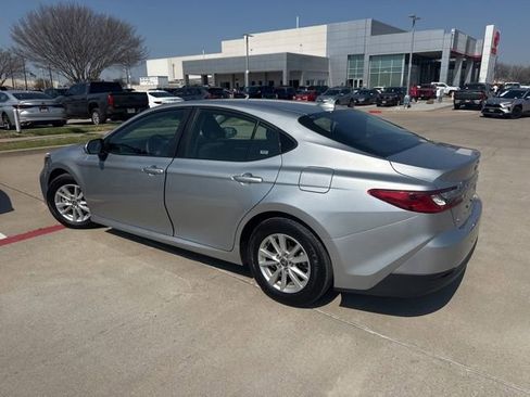 Used 2025 Toyota Camry LE image 5