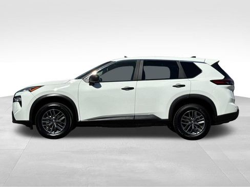 Used 2024 Nissan Rogue S FWD image 2