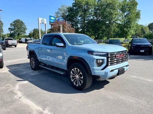 Used 2025 GMC Canyon Denali AWD/4WD image 4