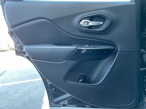 Used 2021 Jeep Cherokee Latitude Plus image 24