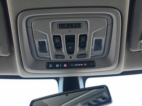 Used 2022 GMC Sierra 1500 SLT w/ SLT Premium Package AWD/4WD image 39