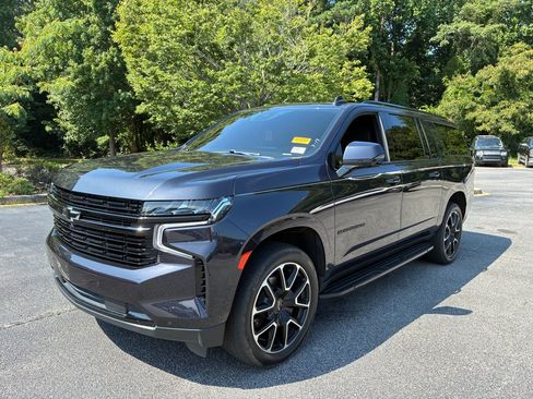 Used 2024 Chevrolet Suburban RST w/ Luxury Package AWD/4WD image 2