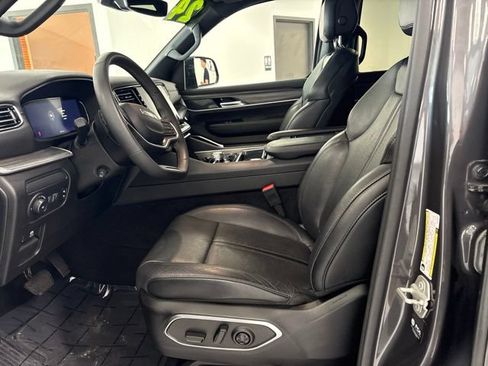 Used 2024 Jeep Wagoneer L Series III w/ Flexible Seating Group AWD/4WD image 19