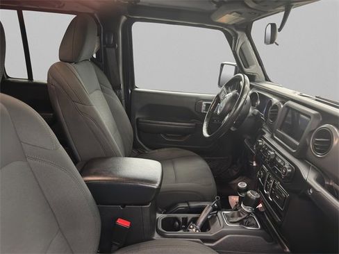 Used 2022 Jeep Gladiator Willys image 34