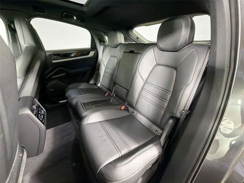 Used 2025 Porsche Cayenne Coupe AWD/4WD image 26