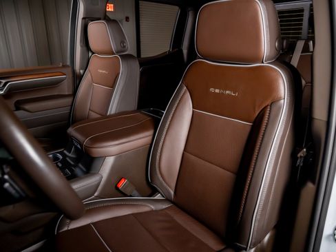 Used 2026 GMC Sierra 1500 Denali AWD/4WD image 4