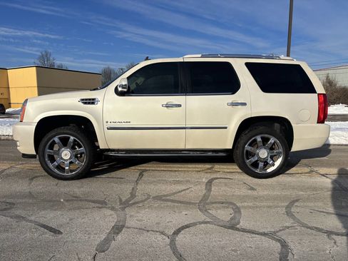 Used 2008 Cadillac Escalade Base AWD 4dr SUV image 3
