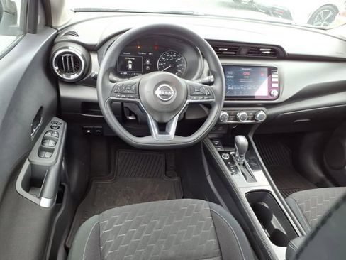 Used 2024 Nissan Kicks SV FWD image 6