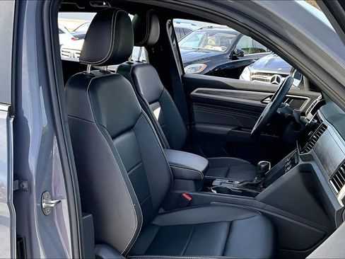 Used 2022 Volkswagen Atlas Cross Sport SE image 8