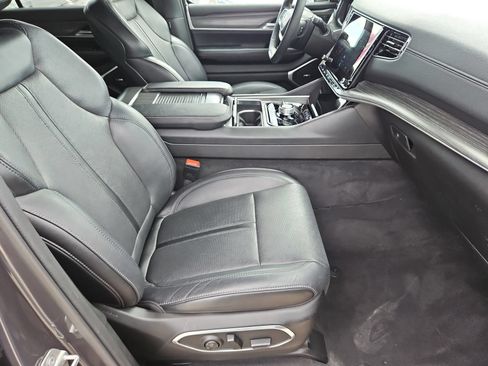 Used 2024 Jeep Wagoneer L Series II w/ Flexible Seating Group AWD/4WD image 13