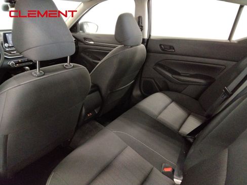 Used 2025 Nissan Altima 2.5 SV image 31