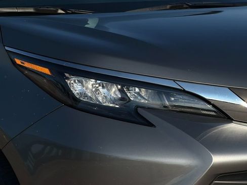 Used 2026 Toyota Sienna LE FWD image 30