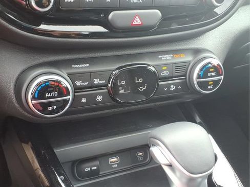 Used 2025 Kia Soul GT-Line w/ GT-Line Technology Package FWD image 10