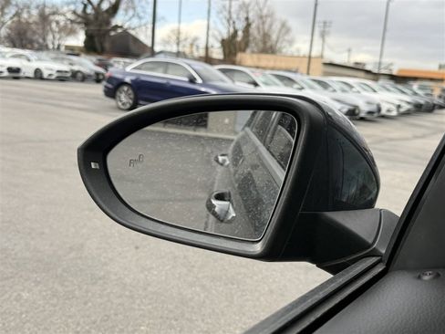 Used 2019 Volkswagen e-Golf SEL Premium image 22