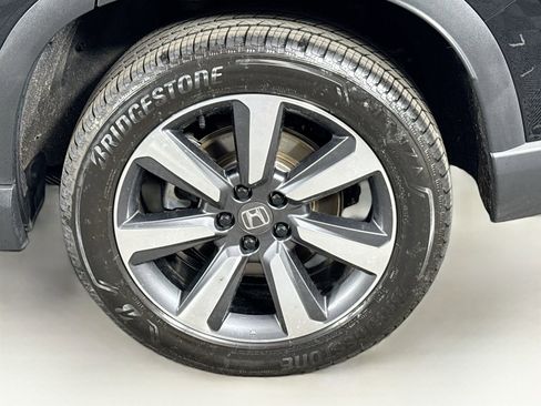 Used 2025 Honda Pilot Touring image 9