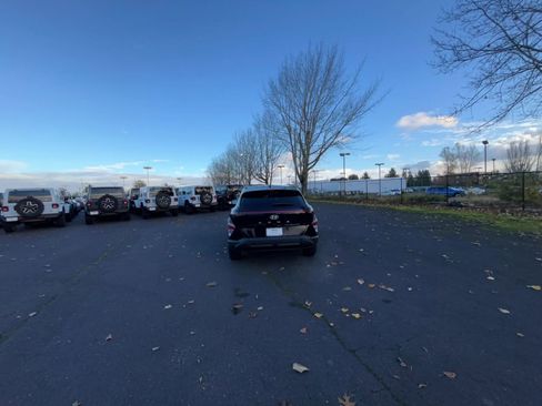 Used 2025 Hyundai Kona SEL image 16